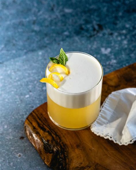 GIN FIZZ